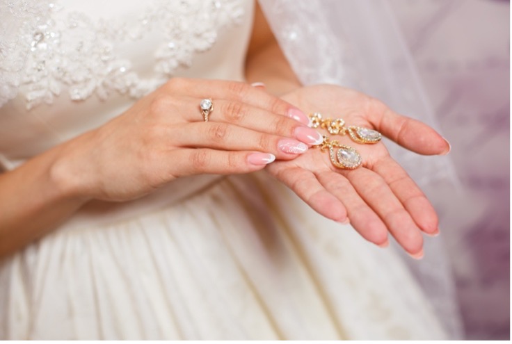 A bride and her matching accessories