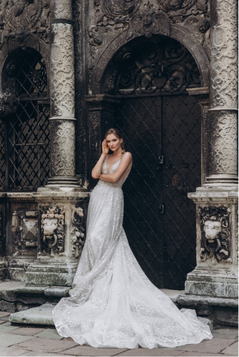 A bride with simple accessories